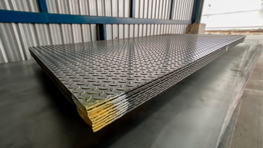 Steel,With,Chicken,Feet,Pattern.,Checkered,Plate.,Anti-slip,Pattern,Sheets.